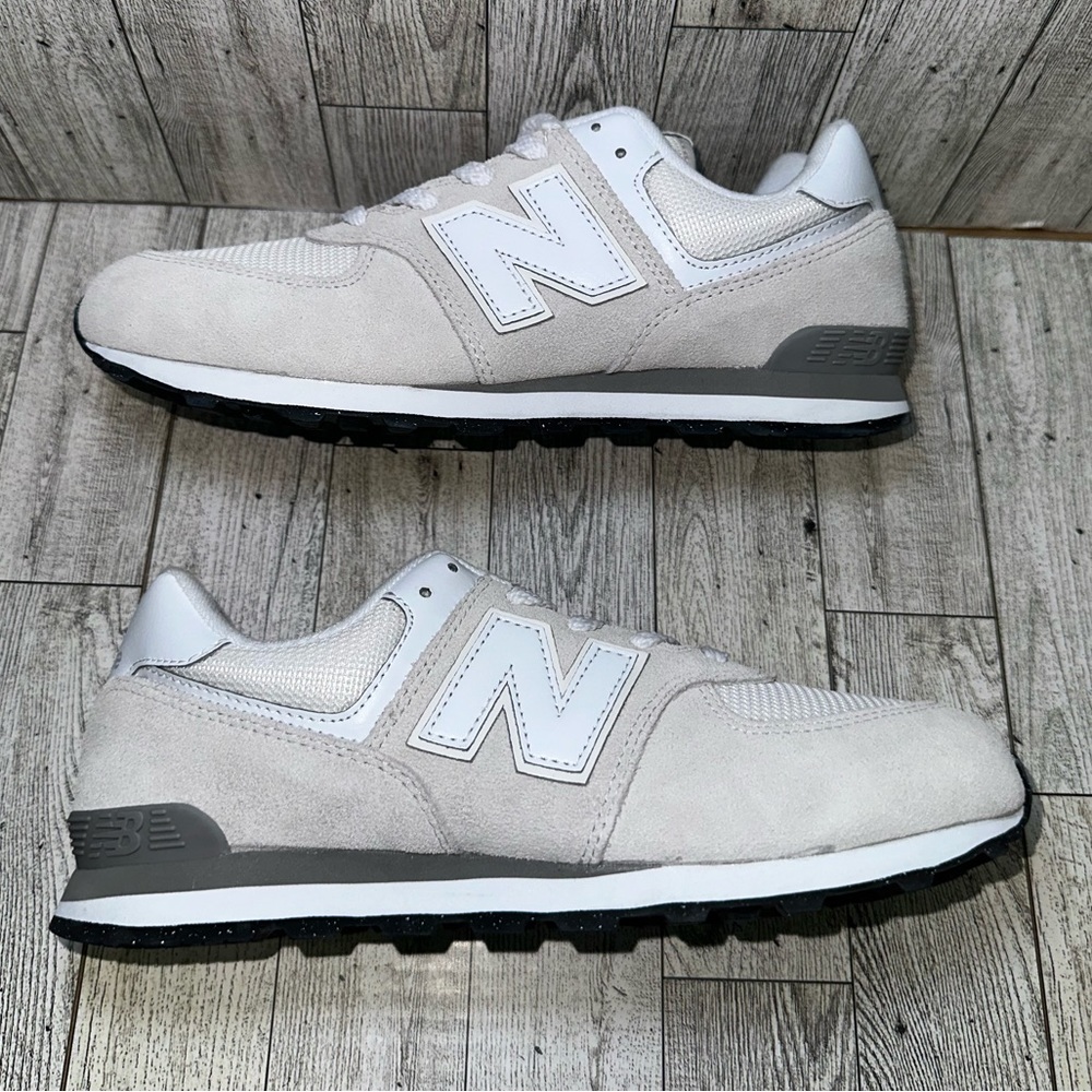New Balance 2021 574 'Grey Nimbus Cloud size 5.5✨